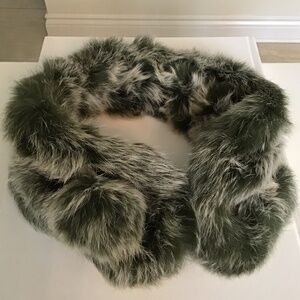 Platania green/white fur collar